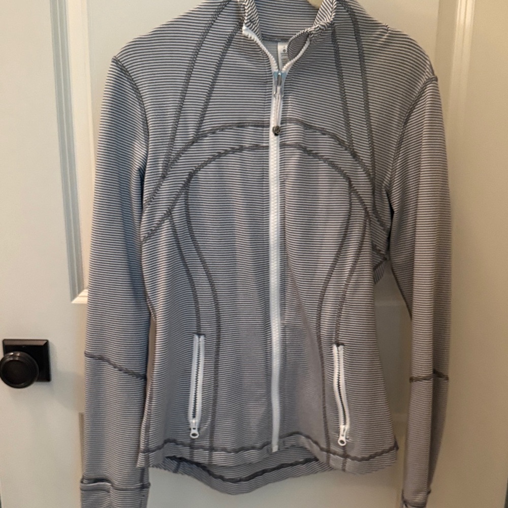 Lululemon Athletica Women's GREY and WHITE striped define jacket size 8 like new